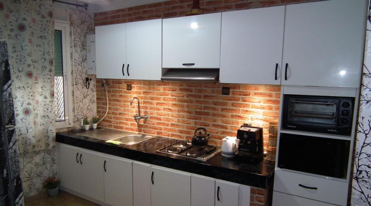 Stay Here, Nice Apartment With Garden View In Center, 1 Min Walk From Beach El Jadida Kültér fotó